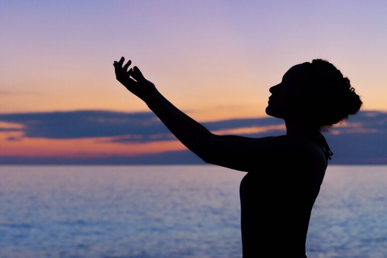 The Link Between Blood Sugar and Energy Levels: Tips for Maintaining Balance